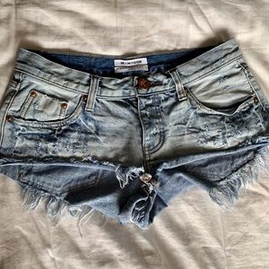 One Teaspoon Light Wash Bonitas Shorts
